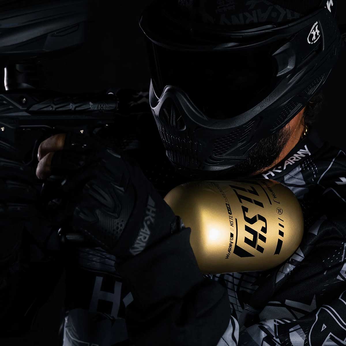 A player using the gold colored HK Army HSTL 68ci 4500psi Carbon Fiber Paintball Air Tank